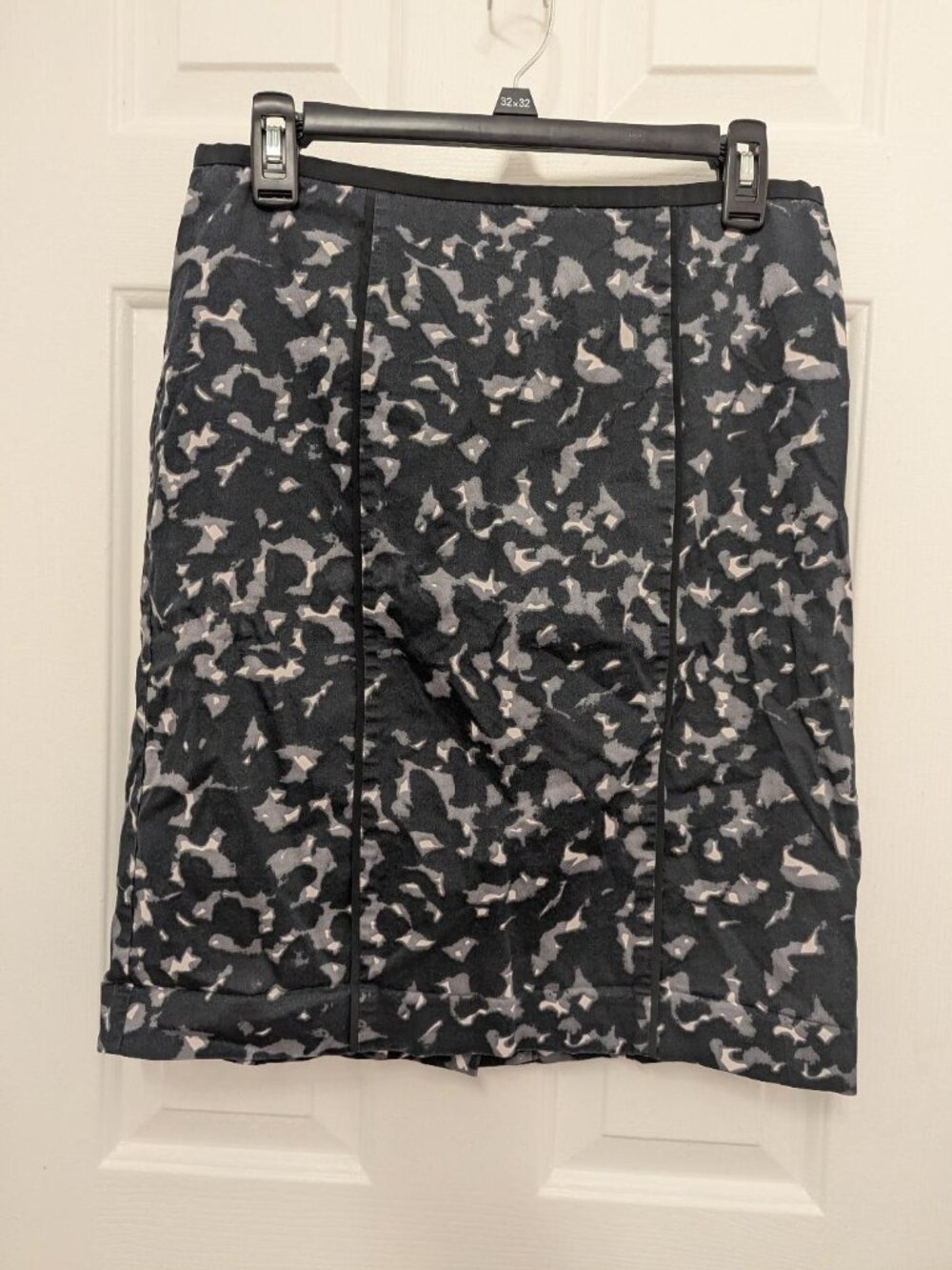 Ann Taylor Loft skirt size 6 black white gray